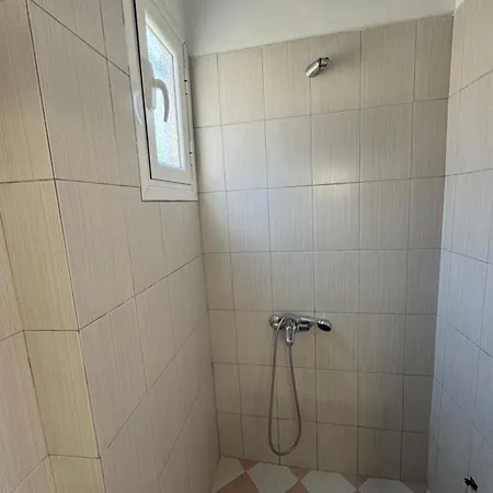 Isufi Guest house