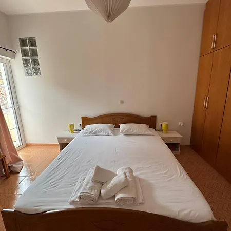 Isufi Family 3* Sarandë