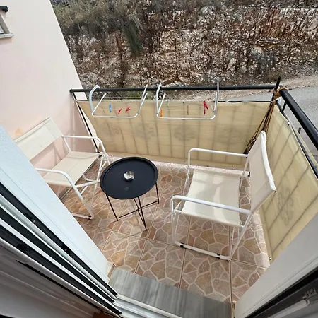 Isufi Family 3* Sarandë