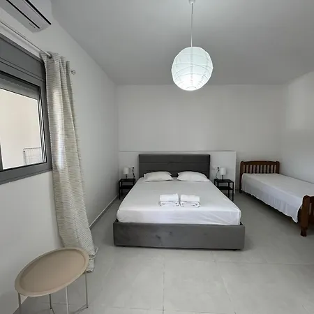 Isufi Family 3* Sarandë